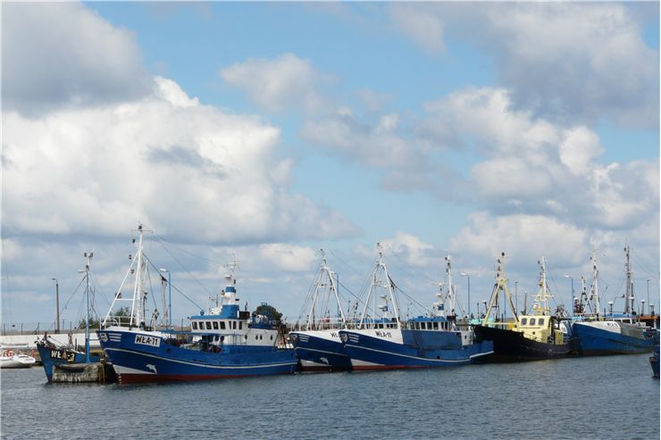 Picture Of Ships At Port